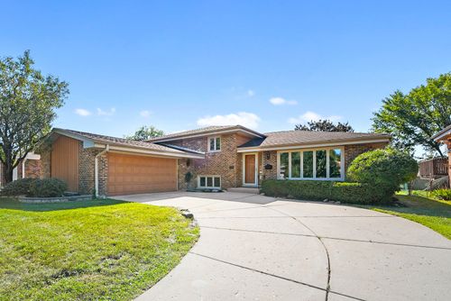 568 Plamondon Dr, Addison, IL, 60101-1934 | Card Image