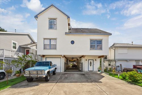 33 N Flamingo St, La Marque, TX, 77568-6527 | Card Image