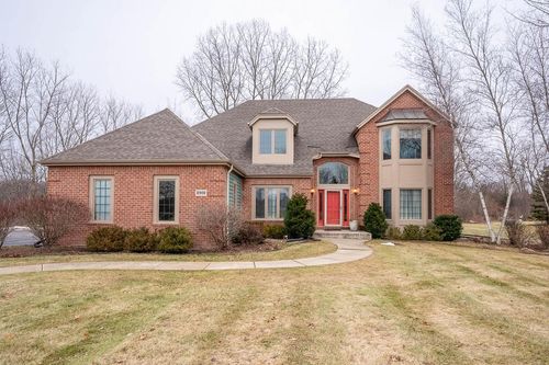 8900 N Lodgewood Road, River Hills, WI, 53217 | Card Image