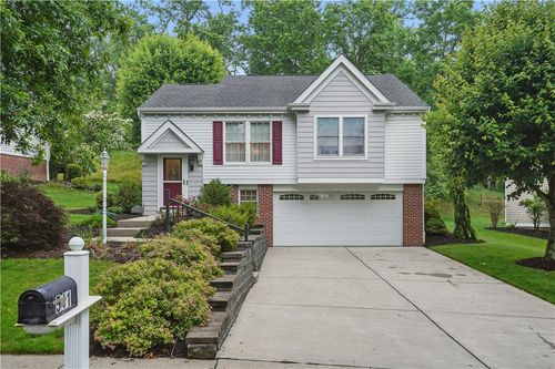 541 Cherryhill Dr, Bridgeville, PA, 15017-1176 | Card Image