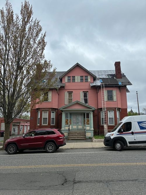 693 Dwight St, Holyoke, MA, 01040-4403 | Card Image