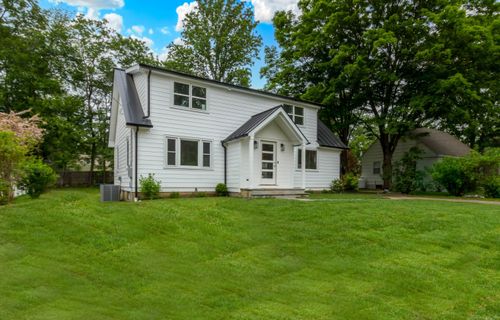 205 Szost Dr, Fairfield, CT, 06824-4060 | Card Image