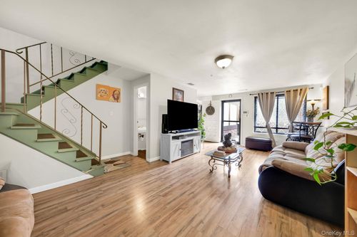 15 Birchwood Rd, Medford, NY, 11763-1251 | Card Image