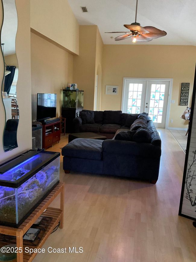 205 - 1065 Venetian Dr, Condo with 3 bedrooms, 2 bathrooms and null parking in Melbourne FL | Image 8