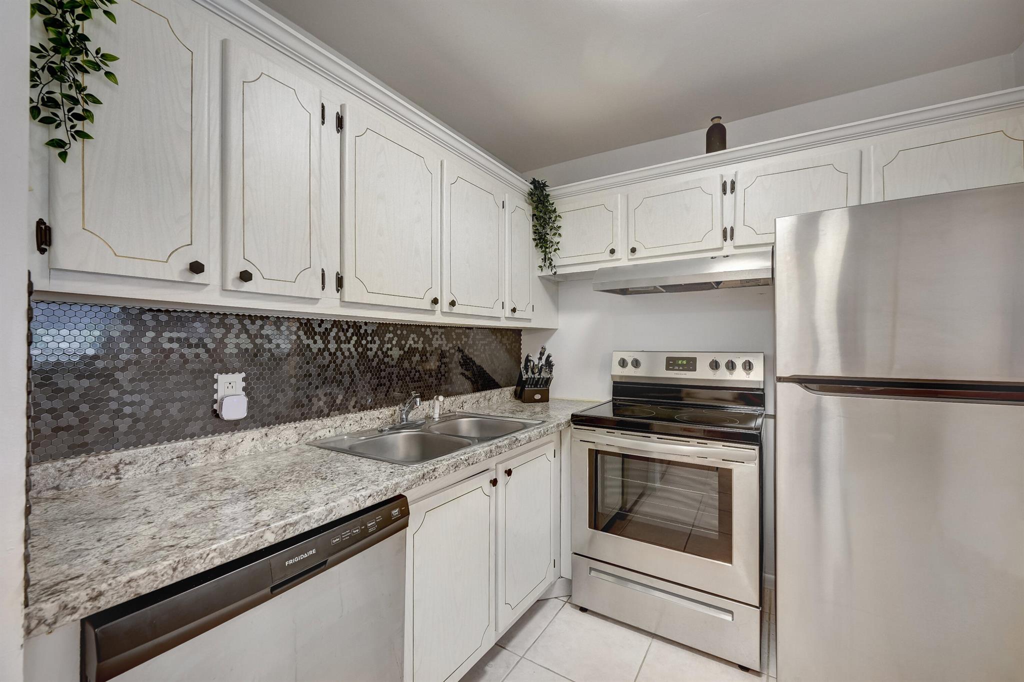 Chatham J , West Palm Beach, FL 33417
