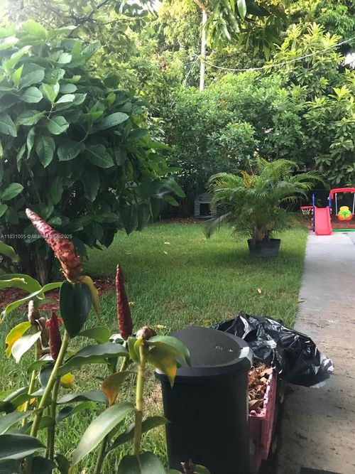 0-266 E 12th St, Hialeah, FL, 33010-3506 | Card Image