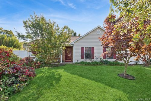 18 Segal Avenue, Riverhead, NY, 11901 | Card Image