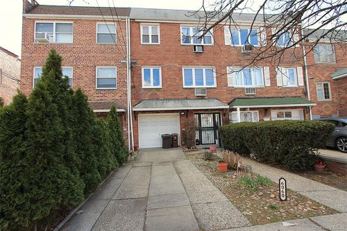 60-60 69th Pl, Maspeth, NY, 11378-2942 | Card Image