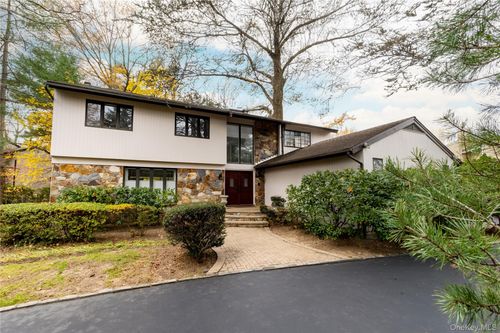 12 Bolton Dr, Manhasset, NY, 11030-3942 | Card Image