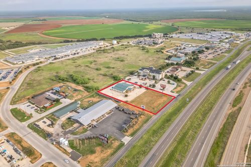 410 S Interstate 35, Pearsall, TX, 78061-6622 | Card Image