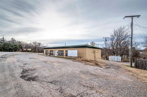 111 W 1st St, Chandler, OK, 74834-2004 | Card Image