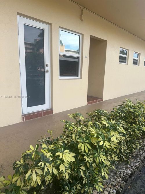 apt-305-1350 Atlantic Shores Blvd, Hallandale Beach, FL, 33009-2743 | Card Image