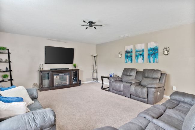 5791 W Commonview Dr, House other with 5 bedrooms, 3 bathrooms and null parking in Mccordsville IN | Image 15