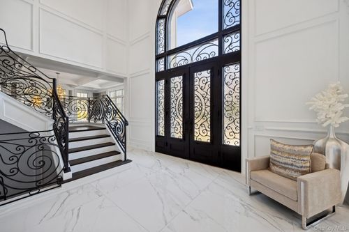 24 Landview Dr, Dix Hills, NY, 11746-5843 | Card Image