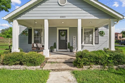 3302 North Ave, Needville, TX, 77461-8242 | Card Image