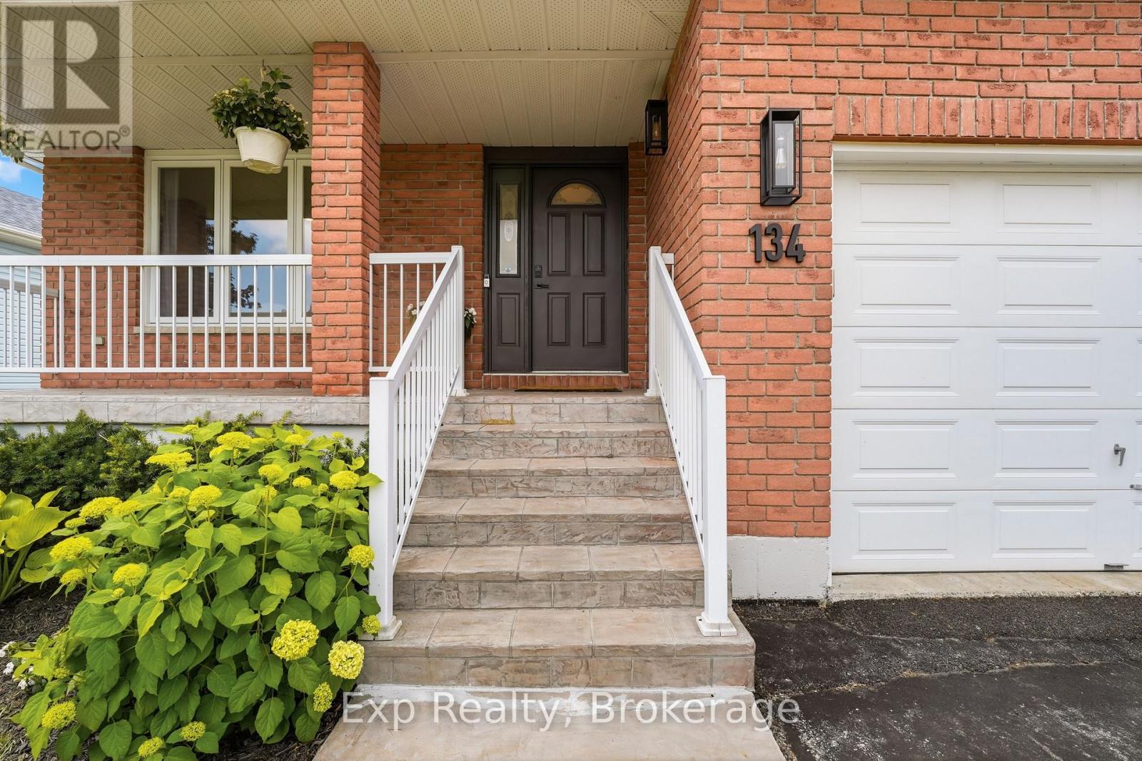 Residential in Belleville (Belleville Ward) 4