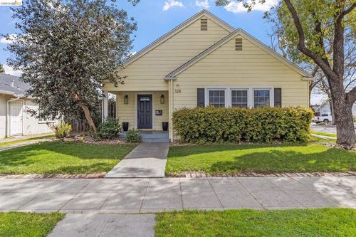 328 328 W Walnut St, Stockton, CA, 95204 | Card Image