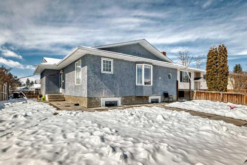 3803 49 St Ne, Calgary, AB, T1Y1Y5 | Card Image