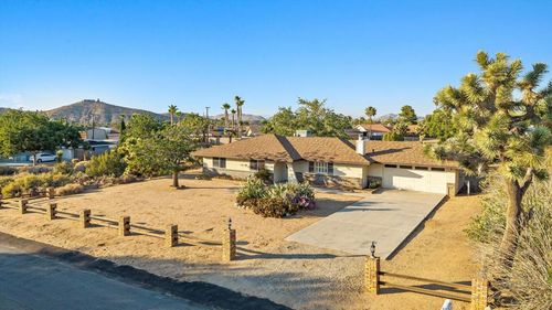 8745 San Vicente Dr, Yucca Valley, CA, 92284-4425 | Card Image