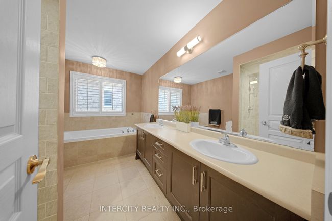 16 Heathcliffe Dr, House other with 3 bedrooms, 3 bathrooms and 4 parking in Woodbridge ON | Image 24