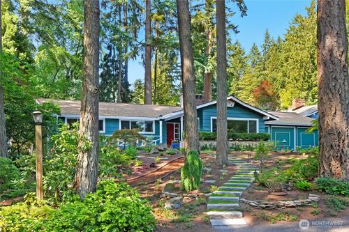 3730 Ne 187th St, Lake Forest Park, WA, 98155-2738 | Card Image