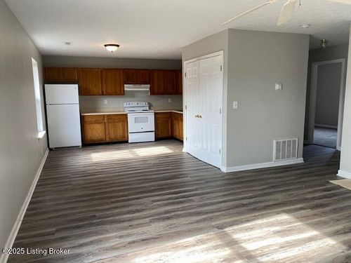 5136 Keegan Way, Louisville, KY, 40291-1094 | Card Image