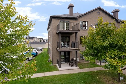 {{alt}} | Card Image