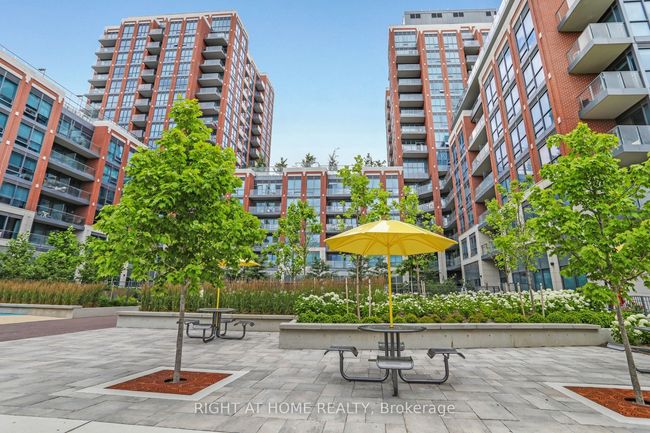 402 - 31 Tippett Rd, Condo with 4 bedrooms, 2 bathrooms and 1 parking in Toronto ON | Image 37