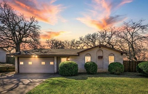 2704 Scenic Hills Dr, Bedford, TX, 76021-3714 | Card Image