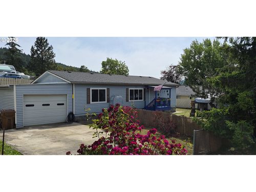 127 Clark St, Myrtle Creek, OR, 97457-9455 | Card Image