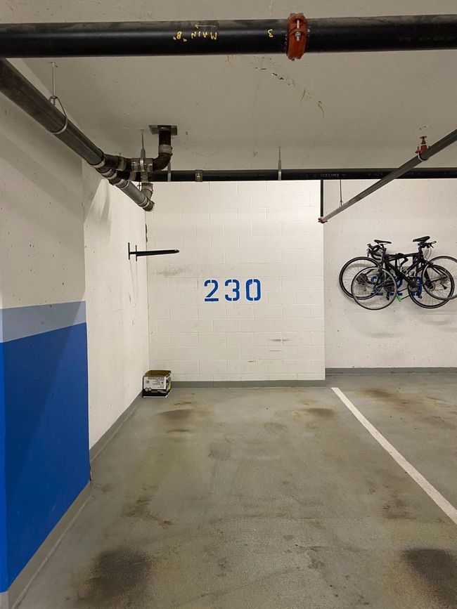 Garage with concrete block wall | Image 14