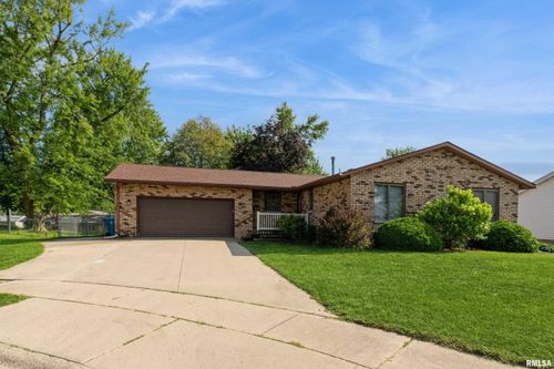 1307 Maple Wood Ct, De Witt, IA, 52742-1022 | Card Image