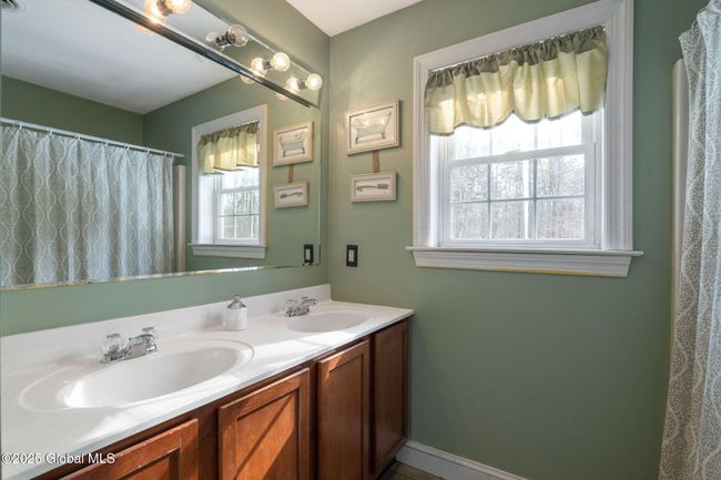 2nd Floor Full Bath | Image 32