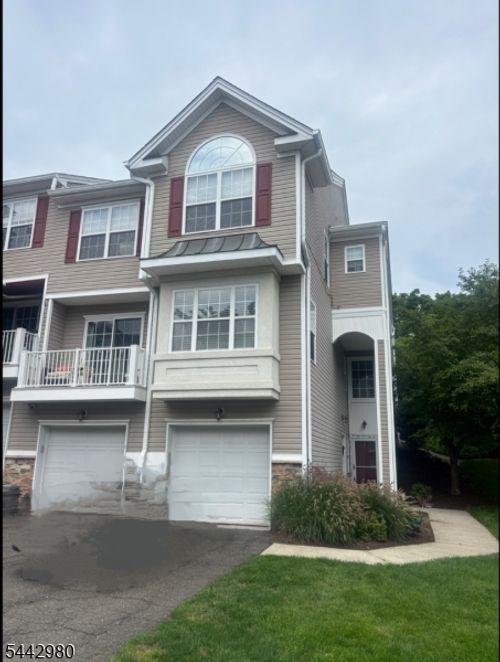 93 Lakeview Ct, Pompton Lakes, NJ, 07442-1468 | Card Image