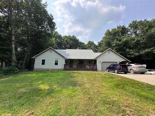 5435 Snow Den Trl, Columbiaville, MI, 48421-9392 | Card Image