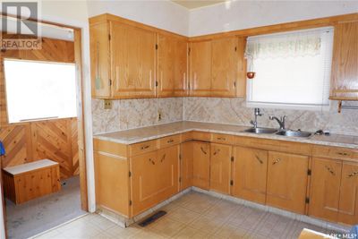 113 2 Nd Ave W, House other with 2 bedrooms, 2 bathrooms and null parking in Mossbank SK | Image 3