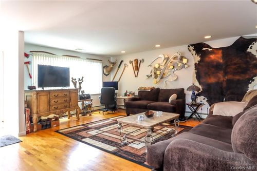 1078 Midland Ave, Yonkers, NY, 10708-6354 | Card Image