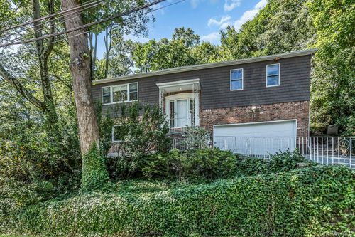 17 Willow Dr, Port Washington, NY, 11050-4110 | Card Image