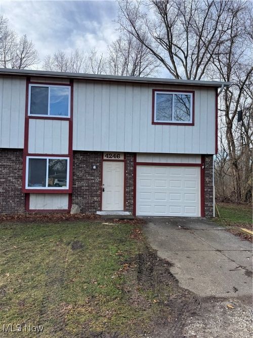 4250 S Main St, Akron, OH, 44319-4124 | Card Image