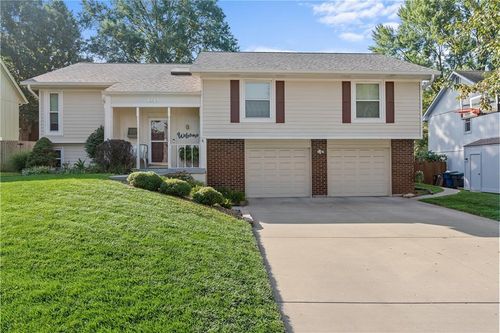 1000 Nw Forest Dr, Blue Springs, MO, 64015-1749 | Card Image