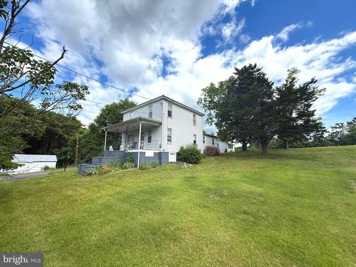 9 Fox St, BERKELEY SPRINGS, WV, 25411-5375 | Card Image