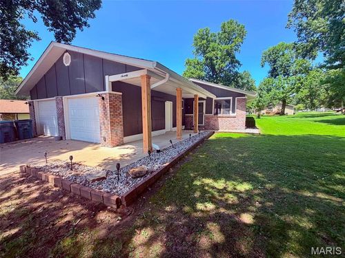 70 S Meadow Ln, Glen Carbon, IL, 62034-2750 | Card Image