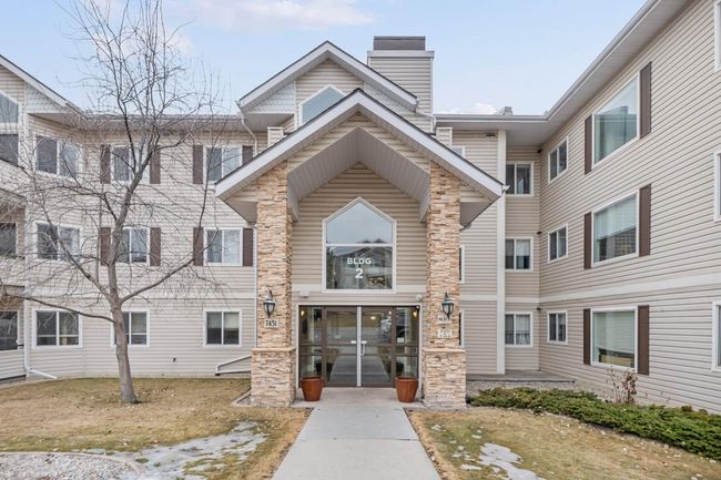 2205 - 7451 Springbank Blvd Sw, Condo with 2 bedrooms, 2 bathrooms and 1 parking in Calgary AB | Image 47