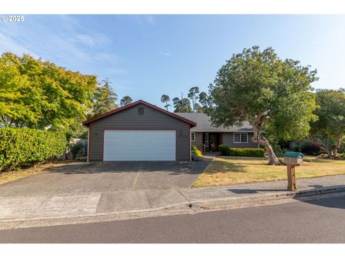 2040 23rd St, Florence, OR, 97439-9768 | Card Image