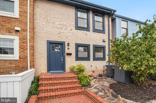 2134 Golf Course Dr, RESTON, VA, 20191-3826 | Card Image