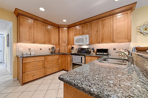 2954 Woodcroft Cir, Carrollton, TX, 75006-4762 | Card Image