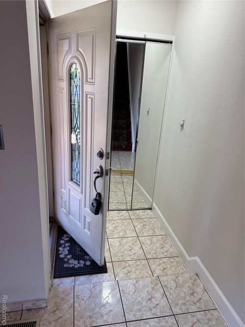 4226 Angeline Dr, Sterling Heights, MI, 48310-5002 | Card Image