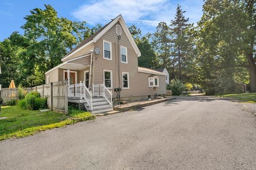 2 California Ln, Amesbury, MA, 01913-1236 | Card Image