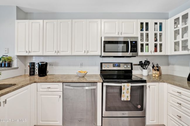 APT-101 - 4110 Breezewood Dr, Condo with 2 bedrooms, 2 bathrooms and null parking in Wilmington NC | Image 17