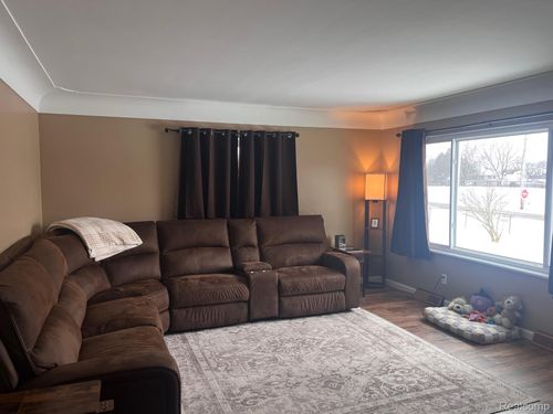 899 Oak St, Lennon, MI, 48449-9300 | Card Image